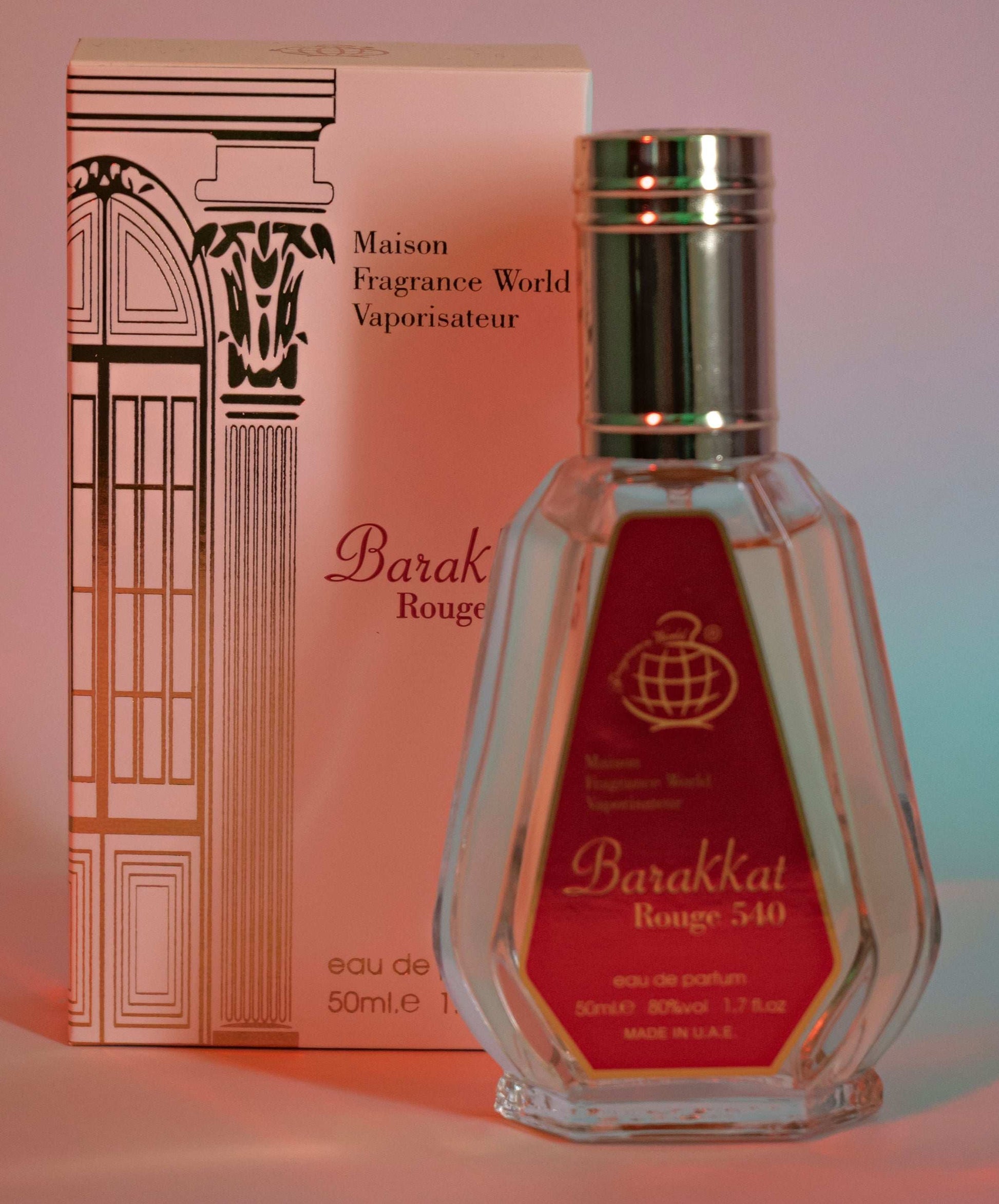 EAU DE PARFUM Barakkat Rouge 540 de FRAGRANCE WORLD con frasco transparente y caja beige