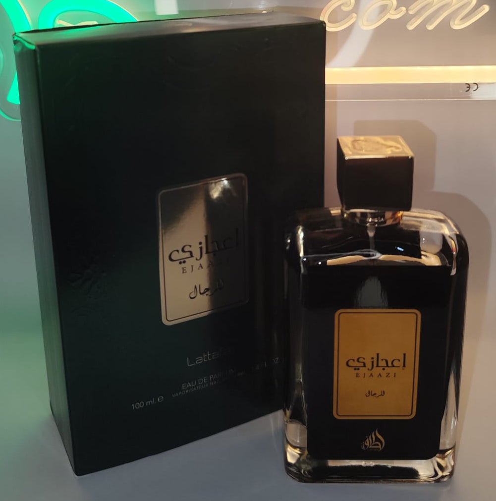 Perfume Ejaazi eau de parfum de Lattafa con botella negra elegante y caja a juego