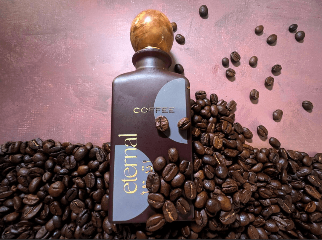 Perfume Eau de Parfum Eternal Coffee de Paris Corner con diseño elegante y granos de café alrededor