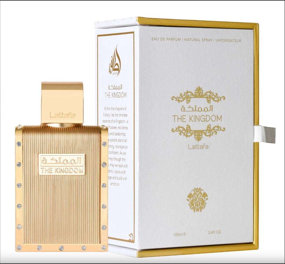 EAU DE PARFUM Kingdom de Lattafa en botella dorada elegante junto a su caja blanca y dorada